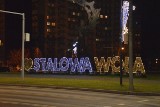 Stalowa Wola nocą. Miasto ubarwiają świecące reklamy. Zobacz efekt [ZDJĘCIA]