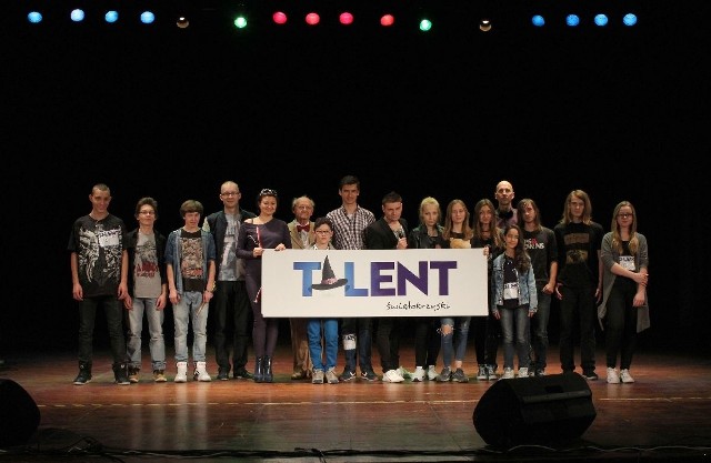 Uczestnicy show Talent Buski 2015.