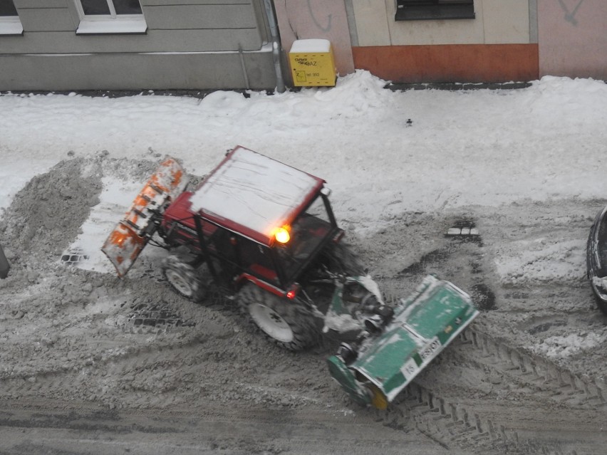 Opole. Mieszkańcy skarżą się na zaśnieżone miejsca w strefie...