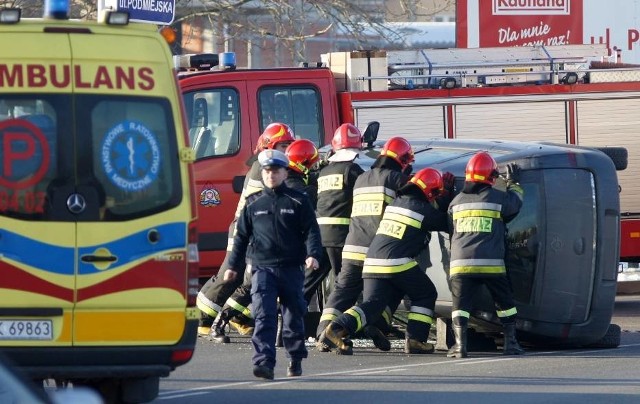 Zderzenie aut na rondzie w Kaliszu