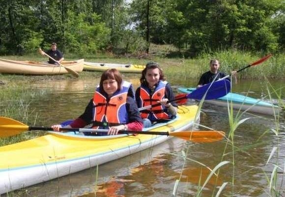 Kąpielisko "Balaton" jest popularnym miejscem odpoczynku, strzeżonym latem przez ratowników.