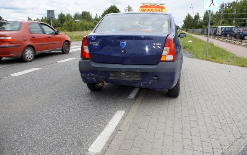 Kolizja w Kobylnicy. Zderzyły się trzy auta. Jedna osoba w szpitalu