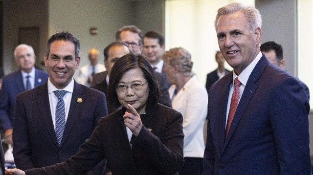 Prezydent Tajwanu Caj Ing-wen spotkała się w środę w Kalifornii ze spikerem Izby Reprezentantów USA Kevinem McCarthym, co spotkało się z krytyką Chin