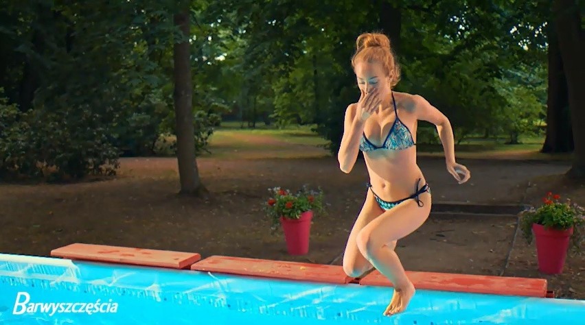 "Barwy szczęścia". Wiktoria Gąsiewska w bikini w powakacyjnym zwiastunie serialu! Co czeka Oliwkę?