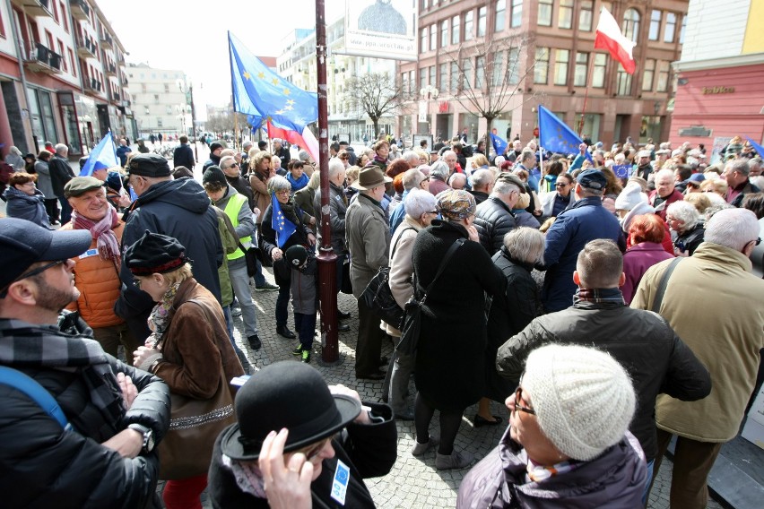 Mieszkańcy Wrocławia odśpiewali "Odę do radości"