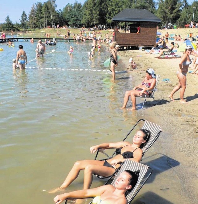 Kąpielisko w Starym Sączu podczas upałów jest oblegane przez setki ludzi szukających przyjemnej ochłody nad wodą