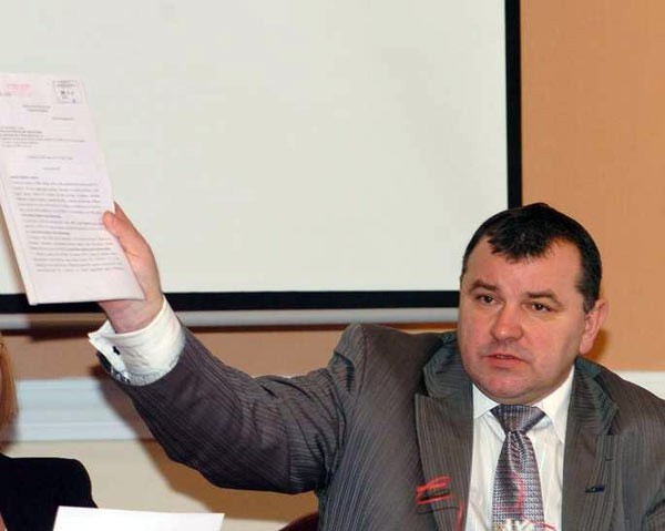 Andrzej Czajka, prezes ZTS Gamrat w dokument z Prokuratury Okręgowej w Krośnie mówiący o umorzeniu śledztwa