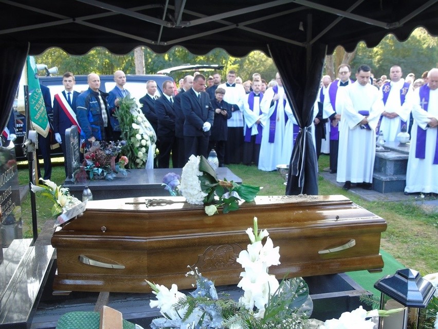 Pogrzeb ks. Arkadiusza Tymoszuka. Zmarłego nagle młodego...