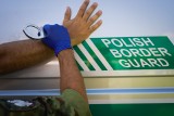 46 migrantów próbowało w czwartek dostać się nielegalnie do Polski. Zatrzymano także pięć osób za pomocnictwo przy przekraczaniu granicy