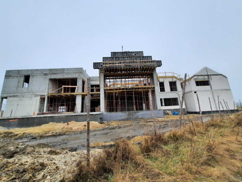 Trwa budowa Nidarium w Umianowicach. Nowa atrakcja turystyczna w regionie powstanie z opóźnieniem [ZDJĘCIA]
