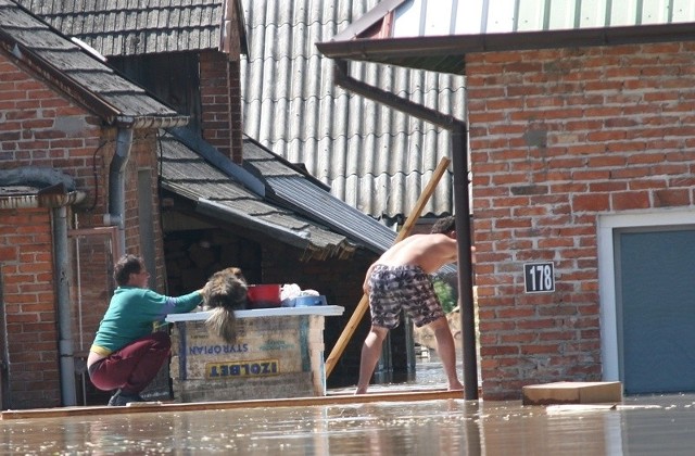 W zalanych miejscowościach gminy Gorzyce poziom wody w niedzielę osiągnął niemal stan sprzed dwóch tygodni.