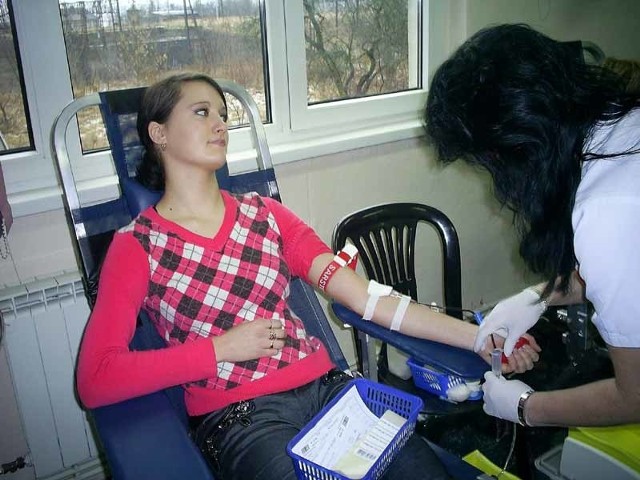 Jedną z dawczyń krwi była Sylwia Wasilewska z Zespołu Szkół Technicznych, dla której był to "jej pierwszy raz&#8221;. Mamy nadzieję, iż nie ostatni. fot. Dorota Michaczak
