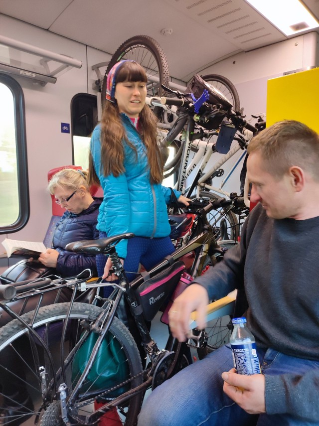Zbyt duża liczba rowerów w pociągu utrudnia bezpieczną i komfortową podróż innym pasażerom...