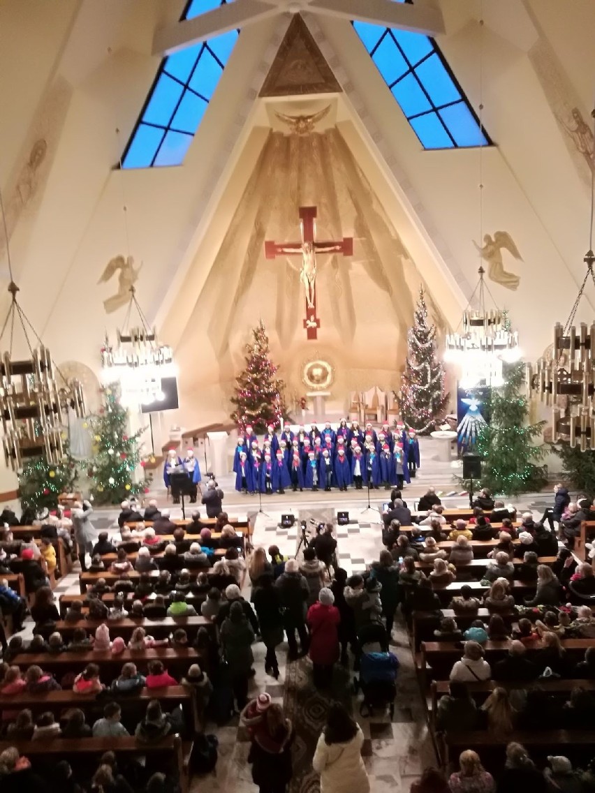 Koncert Kolęd i Pastorałek Chóru Szkoły Podstawowej numer 8 w Kielcach [ZDJĘCIA]