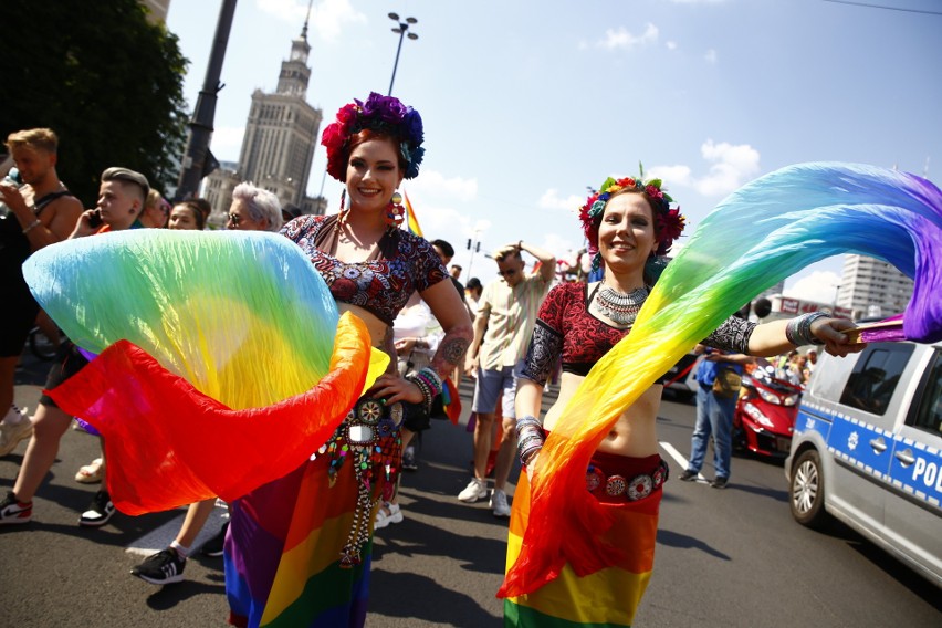 Parada Równości 2021 [ZDJĘCIA] Tęczowy marsz przeszedł ulicami Warszawy