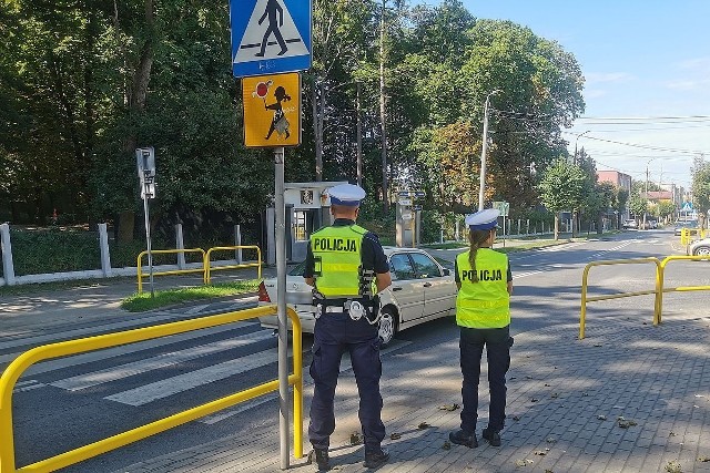 Po weryfikacji oznakowania dróg w bezpośrednim sąsiedztwie szkół i przedszkoli policjanci garnizonu kujawsko-pomorskiego skierowali 50 wystąpień do zarządców dróg o wyeliminowanie stwierdzonych nieprawidłowości.