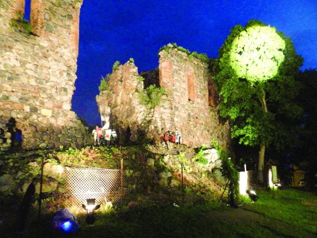 W ruinach zamku organizowane są inscenizacje historyczne. Kilkanaście dni temu obejrzano retrospekcję wydarzeń z 2.05.1420 r., gdy zamek chciał zdobyć Janusz Brzozogłowy.