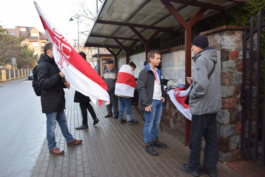 Białorusini protestują w Białymstoku. Nie chcą aneksji ojczystego kraju z Rosją (zdjęcia, wideo)