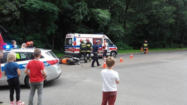 Groźny wypadek w Jastrzębiu. Motorowerzysta trafił do szpitala