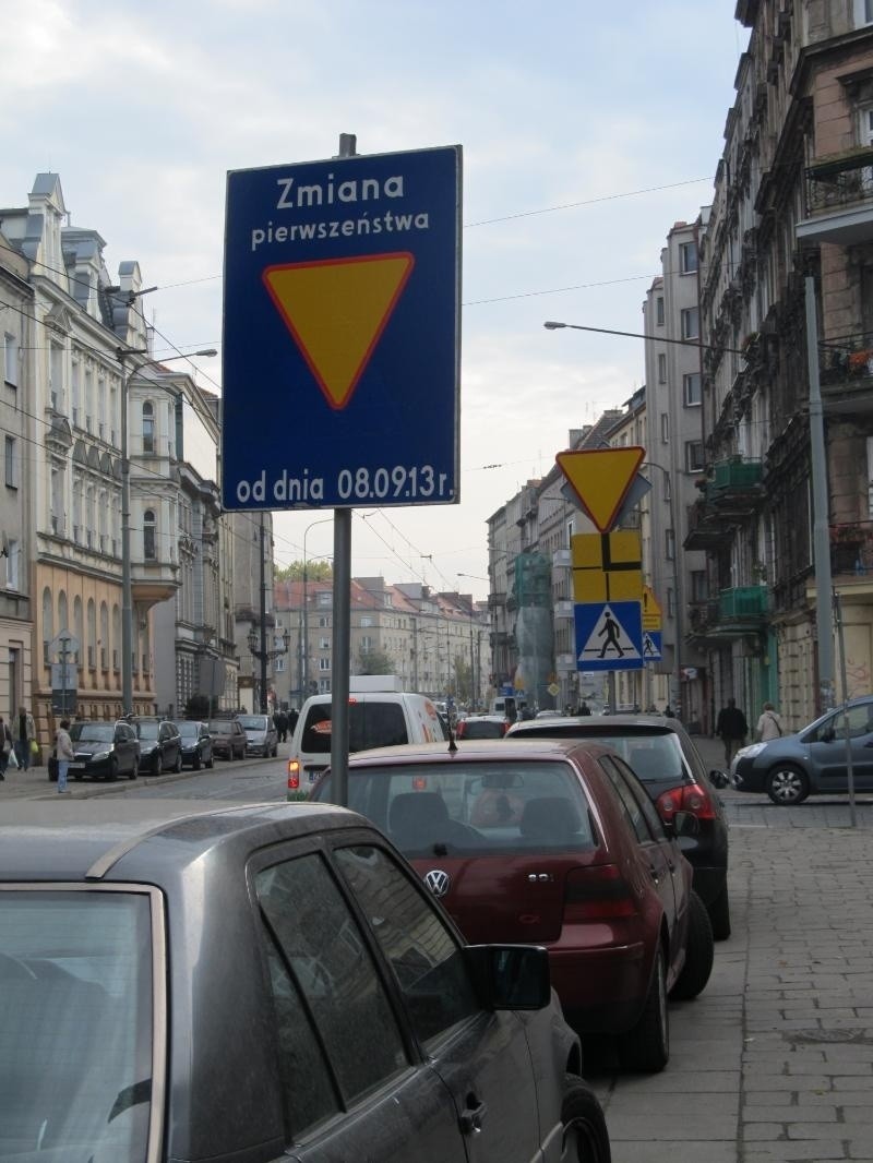 Wrocław: Chaos na Żeromskiego po zmianie organizacji ruchu (ZDJĘCIA)
