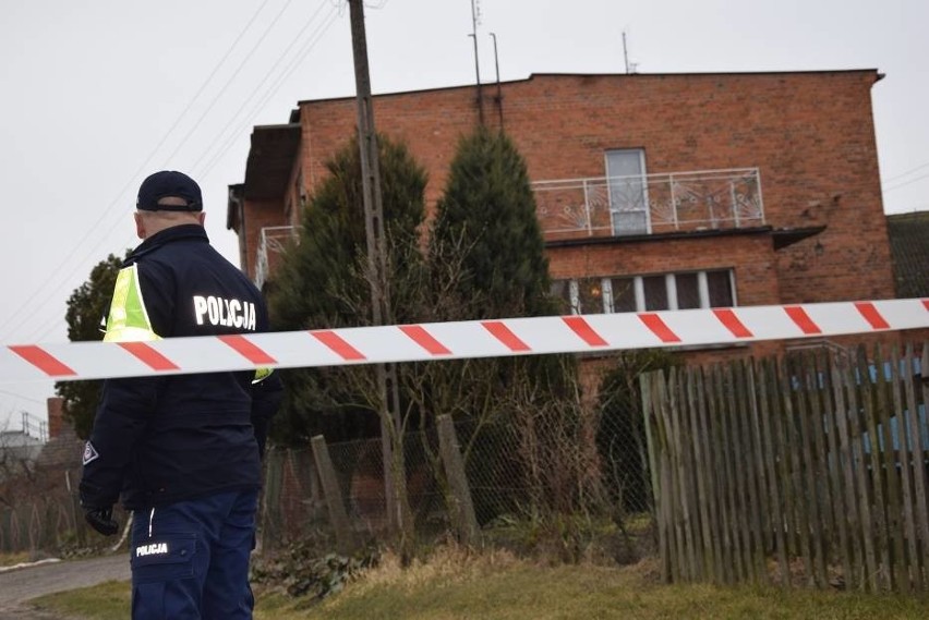 Na miejscu od rana pracują policjanci pod nadzorem...