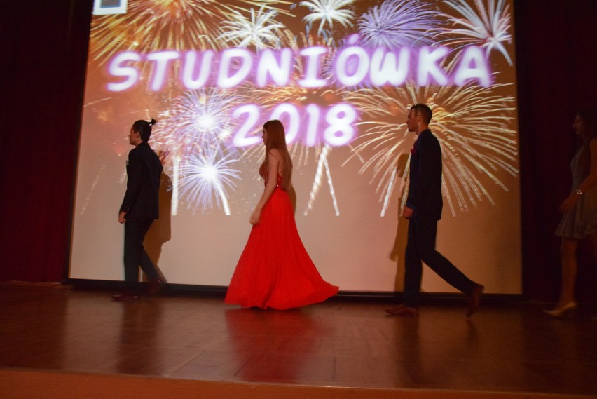 Moda studniówkowa 2018. Pokaz w Zespole Szkół nr 1 im....