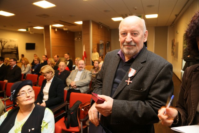 To bardzo ważne, że zostaliśmy docenieni - mówił Bernard Bujwicki, działacz opozycji solidarnościowej. Dzisiaj z rąk prezesa IPN Łukasza Kamińskiego odebrał odznaczenie