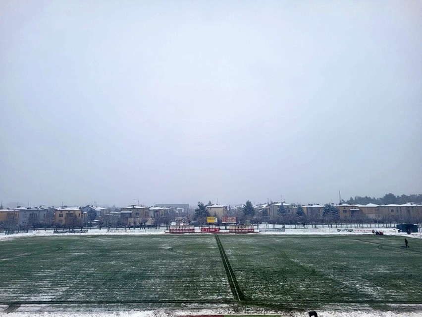 III liga. Mecz w Białobrzegach odwołany mimo, że boisko odśnieżono. Pilica chciała grać