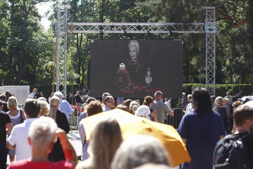 Pogrzeb Kory. Rodzina, przyjaciele i fani żegnają artystkę