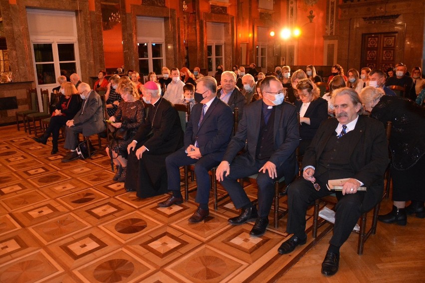 W Wojewódzkim Domu Kultury w Kielcach poznaliśmy laureatów konkursu, dla których inspiracją było nauczanie świętego Jana Pawła II [ZDJĘCIA] 