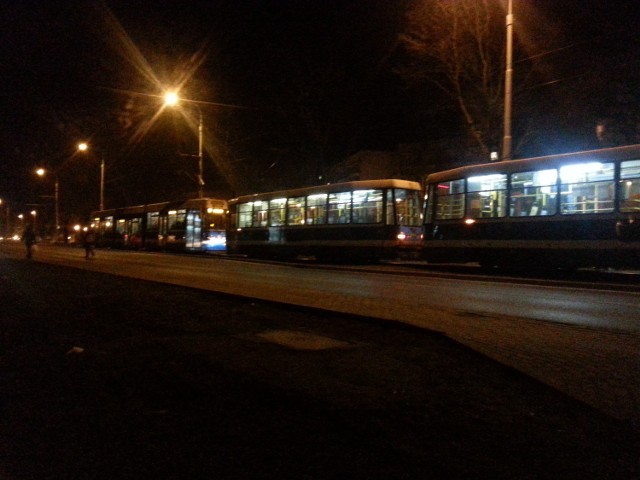 Dwa tramwaje linii 17 spotkały się na mijance na ul. Przyjaźni