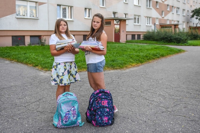 Kamila i Wiktoria z Poznania chodzą do piątej klasy szkoły...