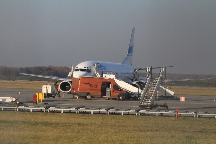 listopad 2011: W Pyrzowicach awaryjnie ląduje Boeing 737....