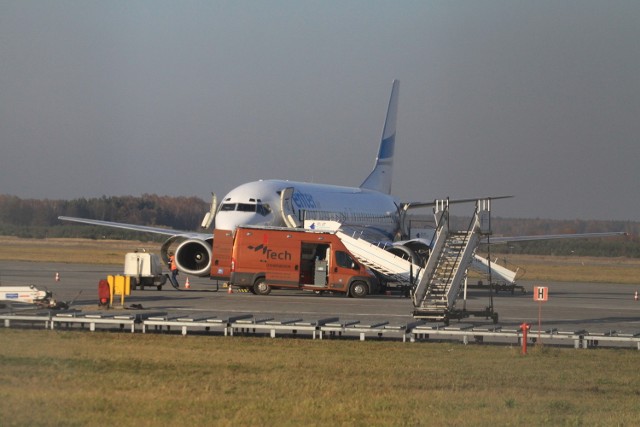 listopad 2011: W Pyrzowicach awaryjnie ląduje Boeing 737. Wyleciał z lotniska, lecz po pół godzinie lotu zawrócił. Blisko godzinę latał nad lotniskiem, aby spalić paliwo, a następnie wylądował. Według oficjalnych informacji awarii uległ system klimatyzacji.