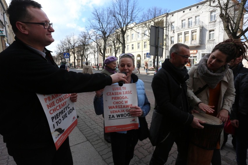 Protest w obronie baru mlecznego Poranek w Słupsku...
