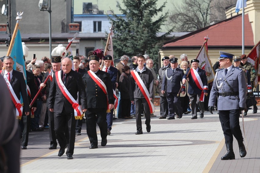 Tablicę pamiątkową ku czci ofiar katastrofy smoleńskiej...