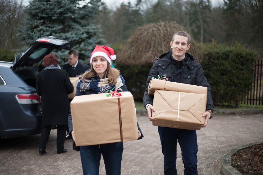 Po biegu uczestnicy zawieźli dary do hospicjum. Zebrali...