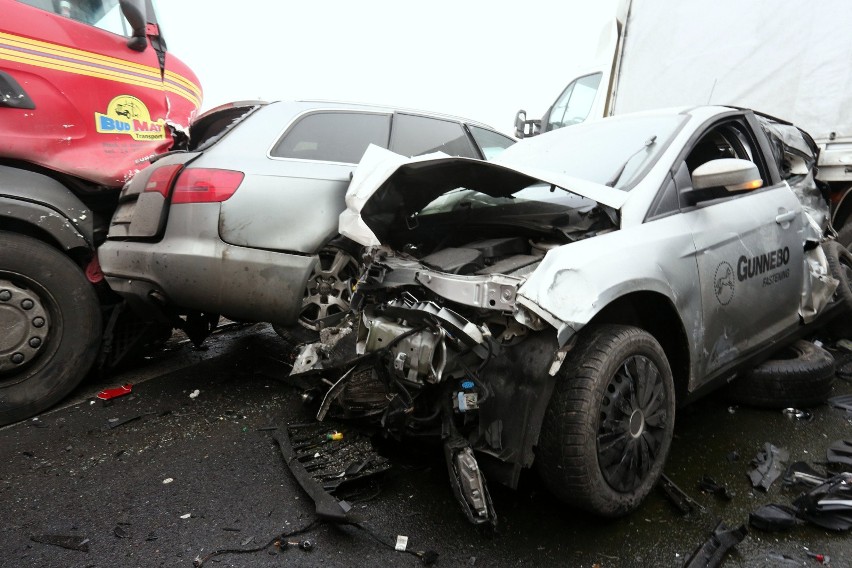 Karambol na autostradzie A1 pod Piotrkowem