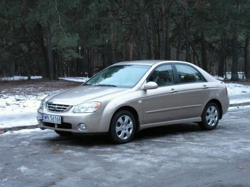 Fot. Ryszard Polit: Kia Cerato z nadwoziem typu sedan ma zbliżone wymiary zewnętrzne do Chevroleta Lacetti.