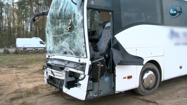 Wypadek autokaru z izraelską młodzieżą w Starym Krzewie na ósemce (wideo)