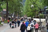 Zakopane. Na Krupówkach znów tłumy. "Oby całe wakacje takie były, to będzie dobrze"