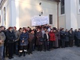 Protest w Ludzisku. Parafianie nie chcieli wpuścić księdza do kościoła!