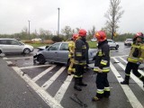 Wypadek Nowy Sącz. Zderzenie dwóch aut na al. Piłsudskiego. Poszkodowane trafiły do szpitala