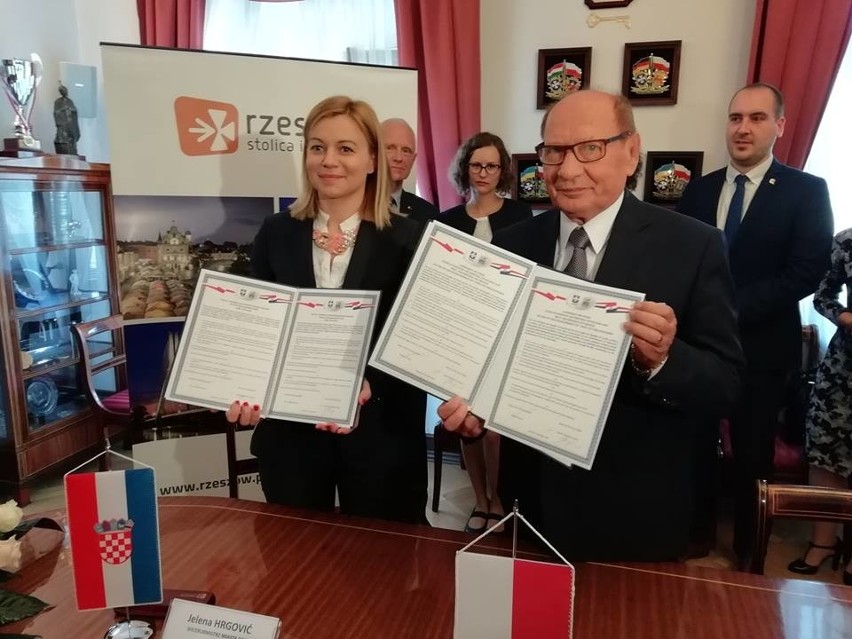 Dziś prezydent Rzeszowa podpisał umowę z Jeleną Hrgović,...