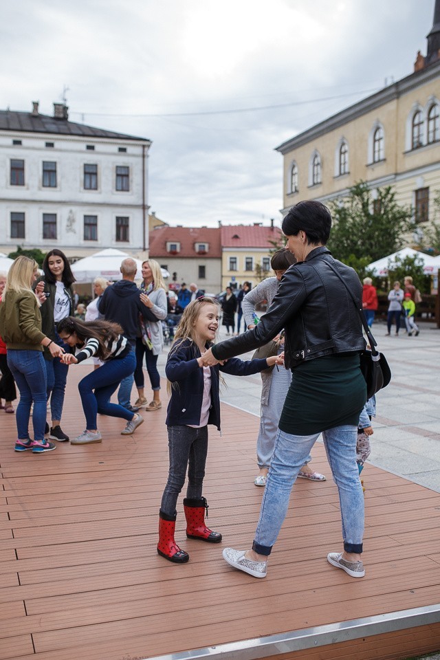 Letnie potańcówki wróciły do Tarnowa [ZDJĘCIA]