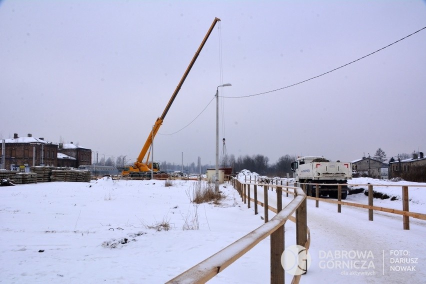 W Dąbrowie Górniczej trwa budowa centrum przesiadkowego,...