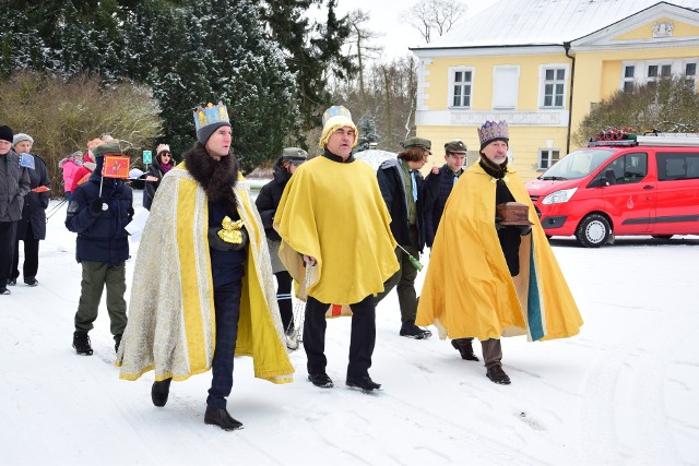 Orszaki w Lubostroniu to tradycja. Za każdym razem w ich organizację angażują się przedstawiciele kilku lokalnych środowisk. Są to miejscowa parafia, Koło Gospodyń Wiejskich, szkoła w Lubostroniu, harcerze, strażacy ochotnicy i wreszcie także gościnny Pałac Lubostroń.