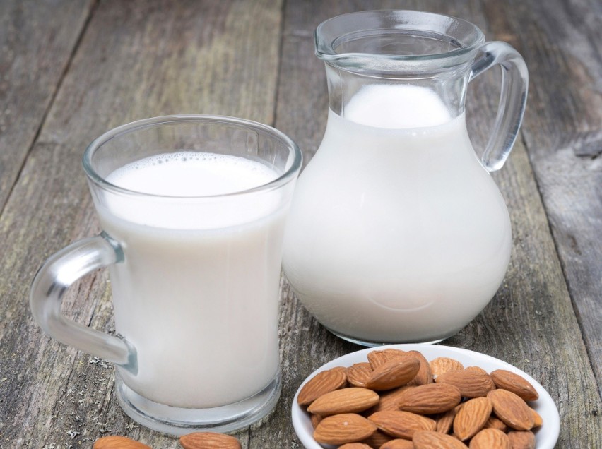 Mleko spełnia różnorodne funkcje biologiczne m.in.:...