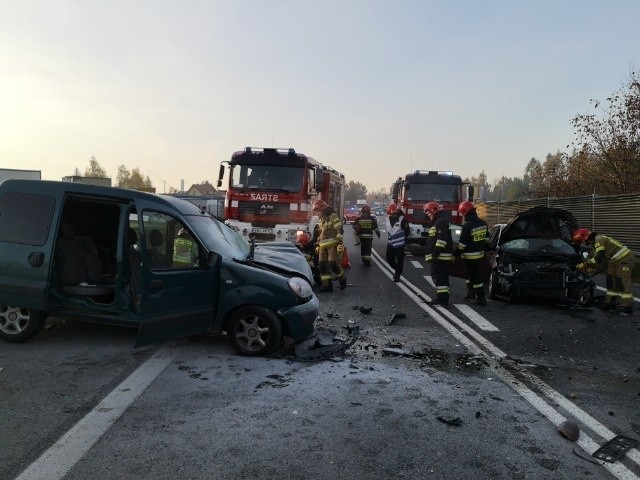 Poważny wypadek w Wieliczce. Dwie osoby zostały ranne [ZDJĘCIA]