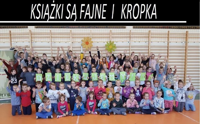 "Już na Mikołajki uczniowie będą cieszyć się z nowych pozycji książkowych w naszej szkolnej bibliotece" - napisała na Facebooku Anna Kowalska, dyrektor Szkoły Podstawowej w Górze.